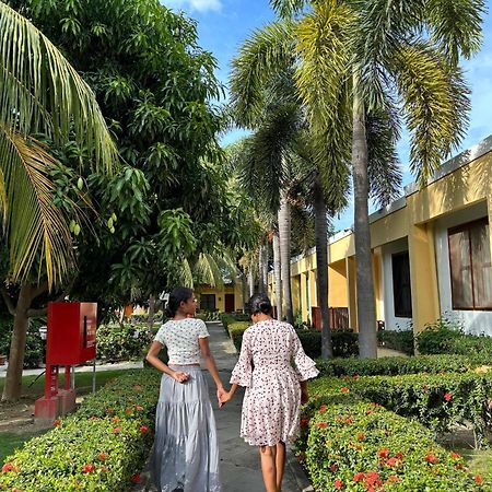 Palm Malinamoc Hotel Dili Buitenkant foto