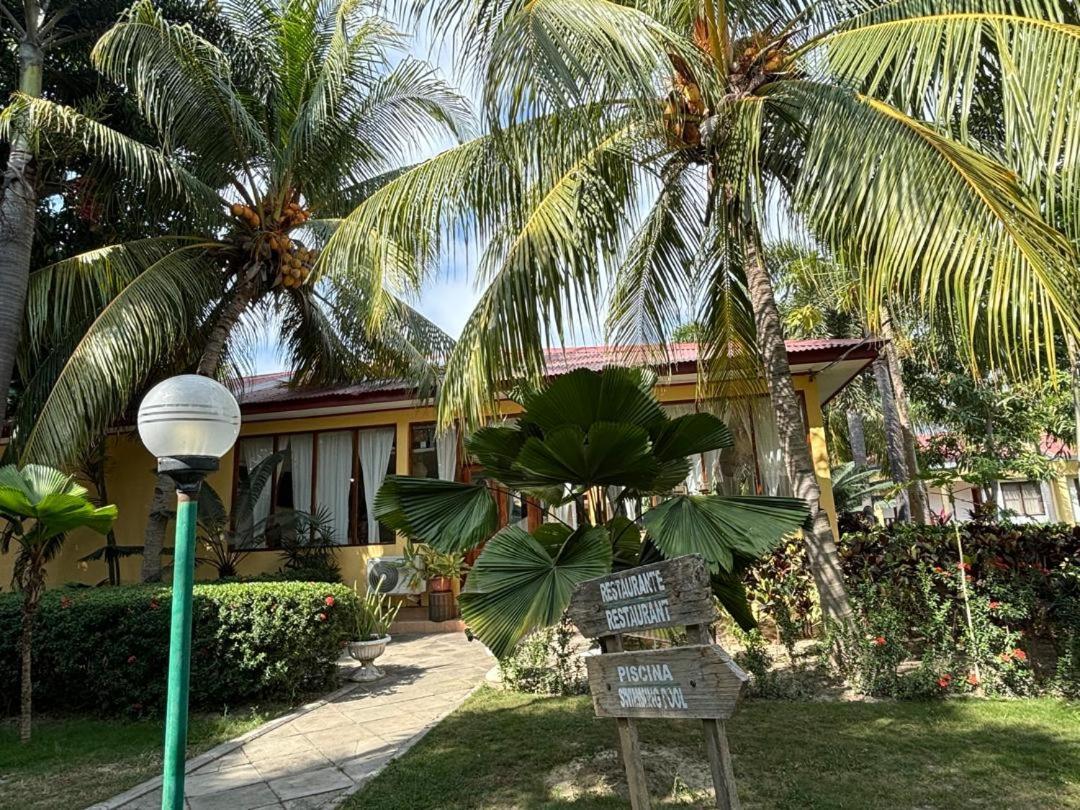 Palm Malinamoc Hotel Dili Buitenkant foto