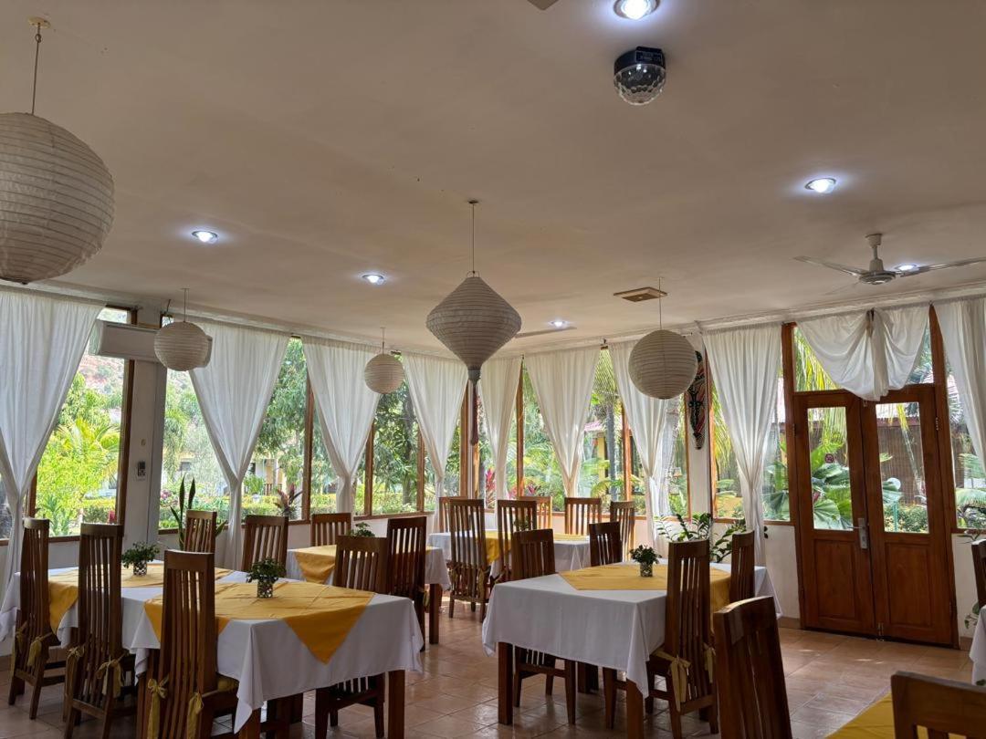 Palm Malinamoc Hotel Dili Buitenkant foto