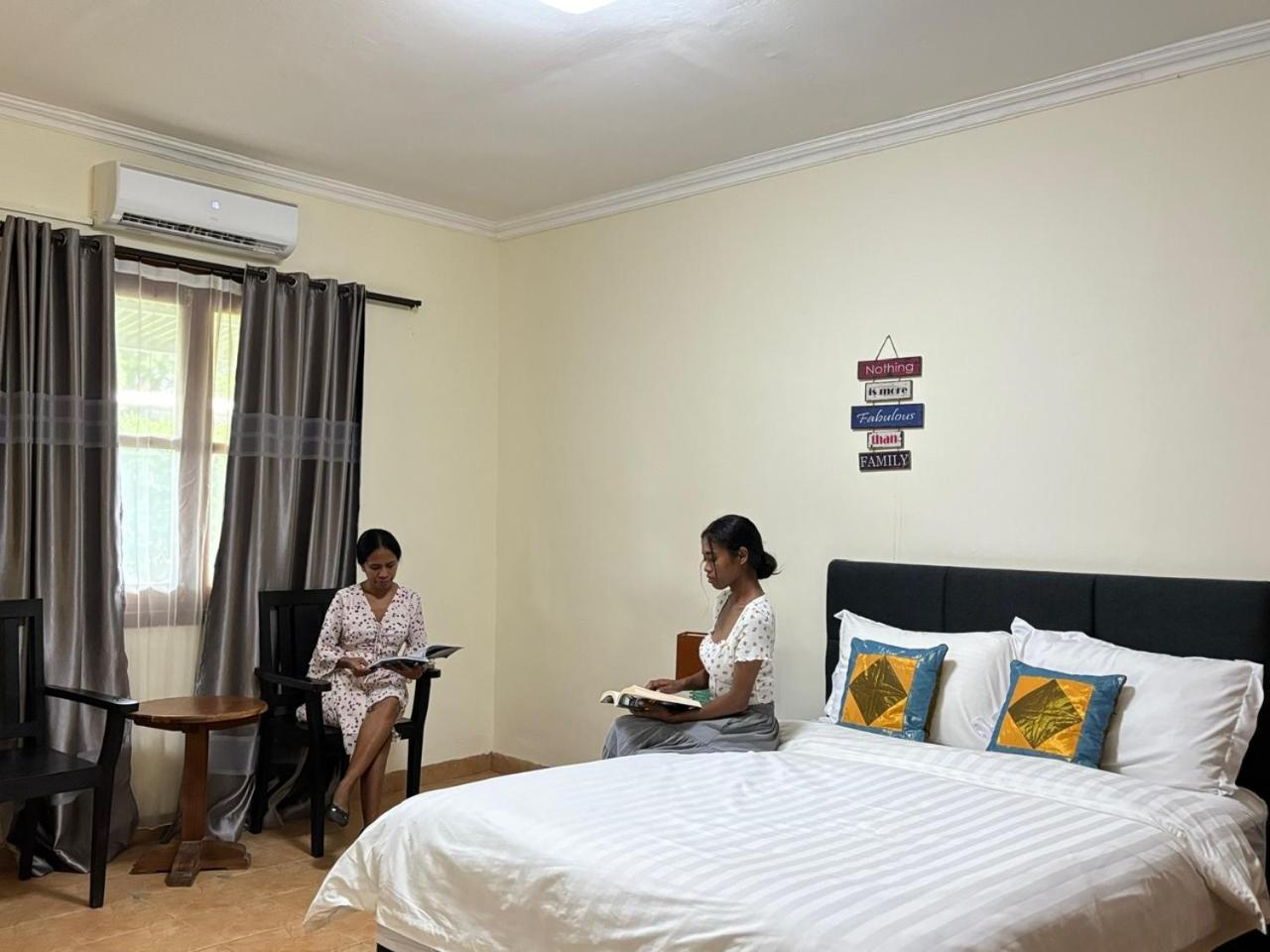 Palm Malinamoc Hotel Dili Buitenkant foto