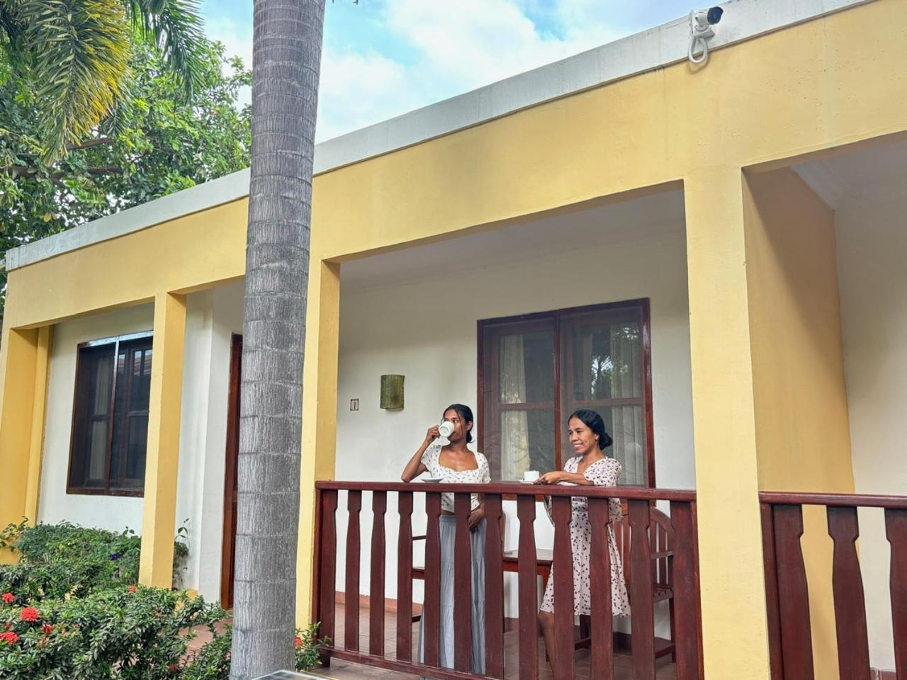 Palm Malinamoc Hotel Dili Buitenkant foto