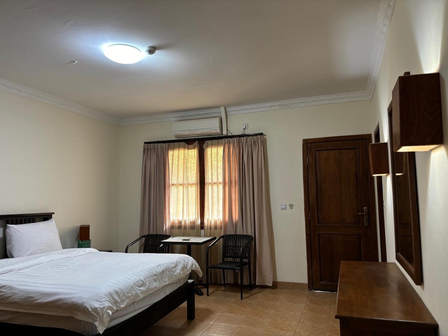 Palm Malinamoc Hotel Dili Buitenkant foto